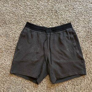 Lululemon at ease shorts 7”